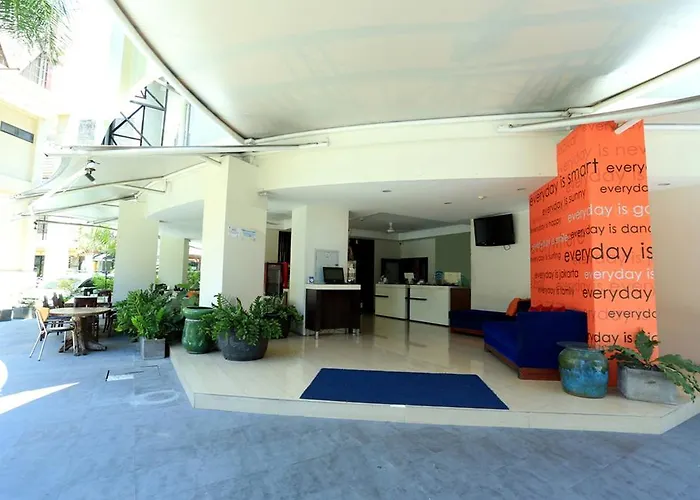 فندق Reddoorz @ Istana Kuta Galeria 3*